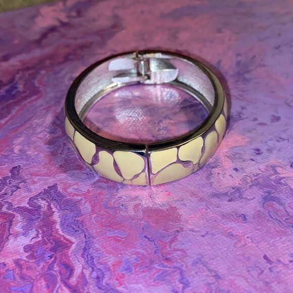 Express Enamel and Raised Metal Hinged Bracelet - Picture 4 of 5